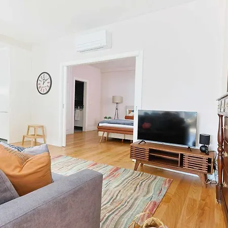 Downtown Charming - Poldras *