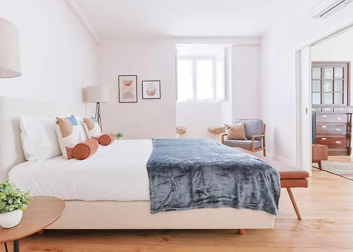 Downtown Charming - Poldras *