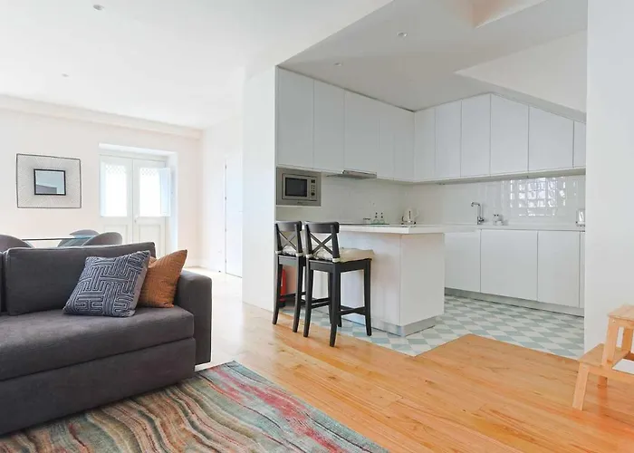 Downtown Charming - Poldras シャヴェス