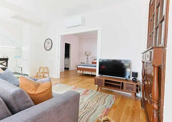 Downtown Charming - Poldras *