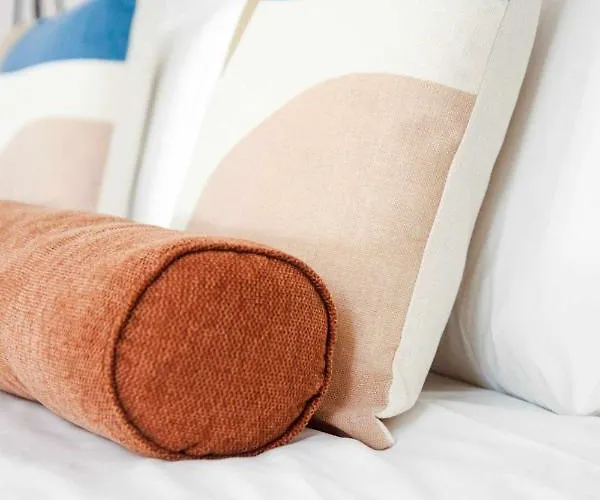 Downtown Charming - Poldras